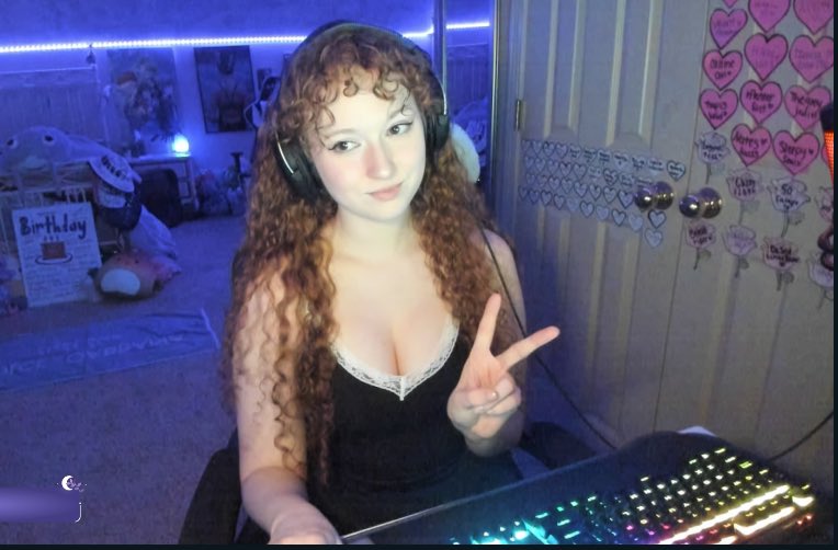 We live on twitch! twitch.tv/nagisacchi 💜