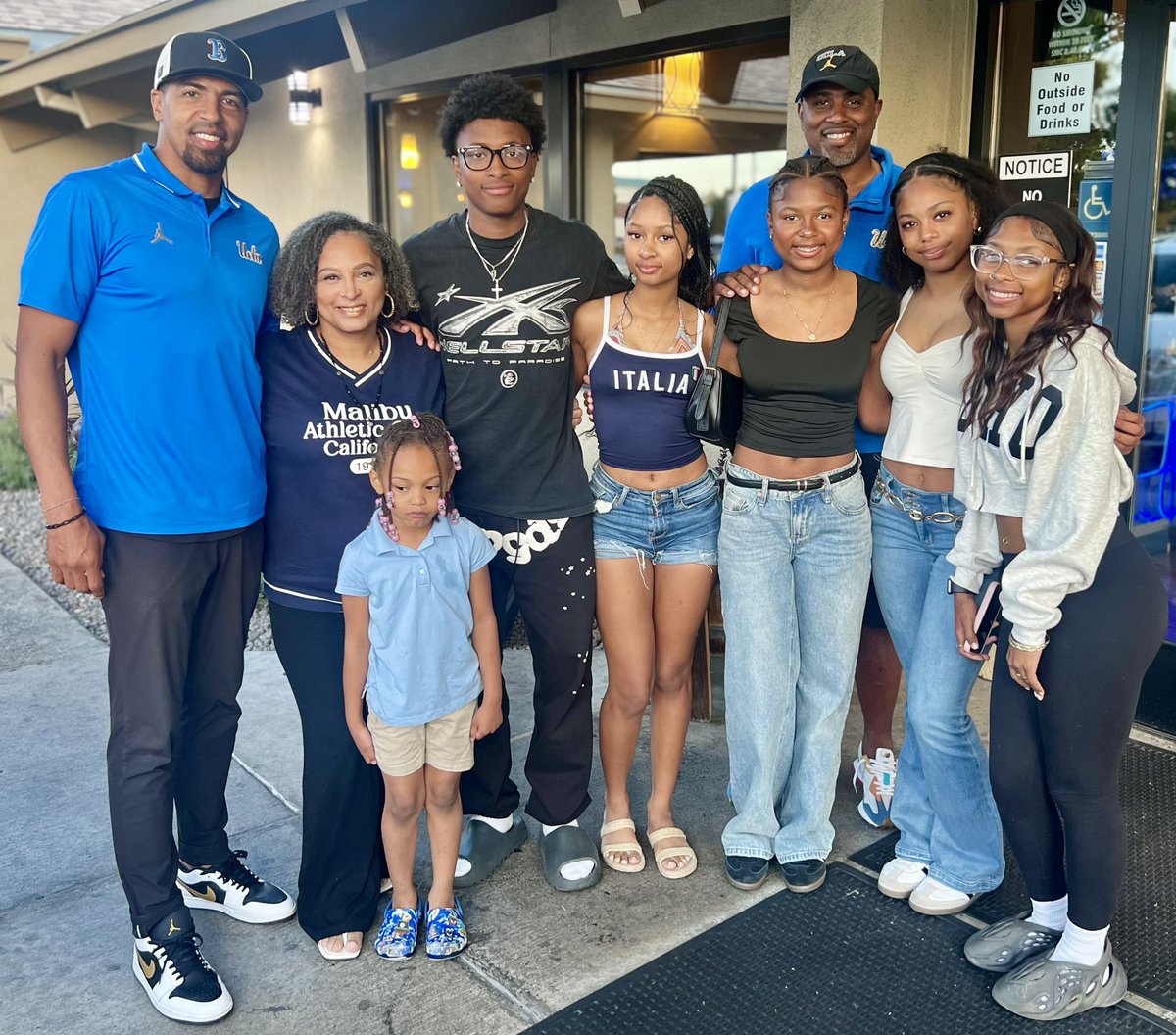 Kenneth Moore III (@kenturx_21) on Twitter photo Great dinner with the fam!!! #GoBruins #4sUp #TheFosEra #AGTG #DoMore #3TheHardWay <a href="/CoachToler/">Burl Toler III</a> <a href="/SMRamsFB/">St. Mary's Football</a> Great dinner with the fam!!! #GoBruins #4sUp #TheFosEra #AGTG #DoMore #3TheHardWay <a href="/CoachToler/">Burl Toler III</a> <a href="/SMRamsFB/">St. Mary's Football</a>