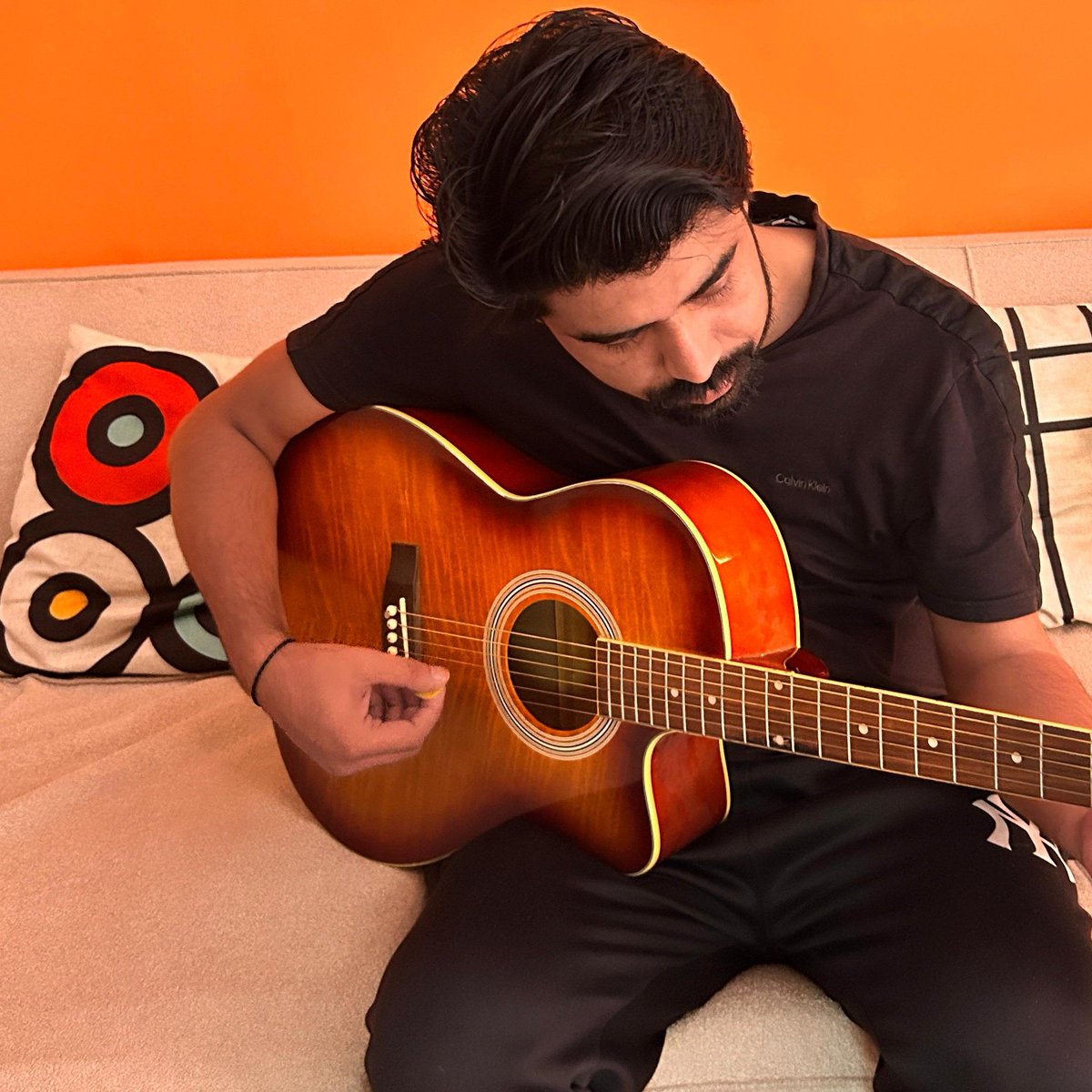 Tuning to the crisis under the sky ! 
#NewProfilePic