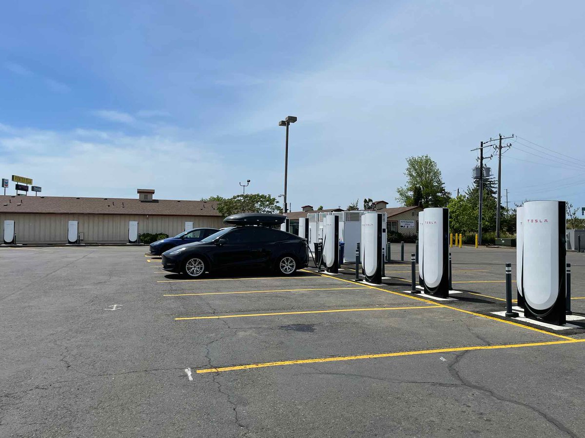 New Tesla Supercharger: Halsey, OR (16 stalls) 
tesla.com/findus?locatio…