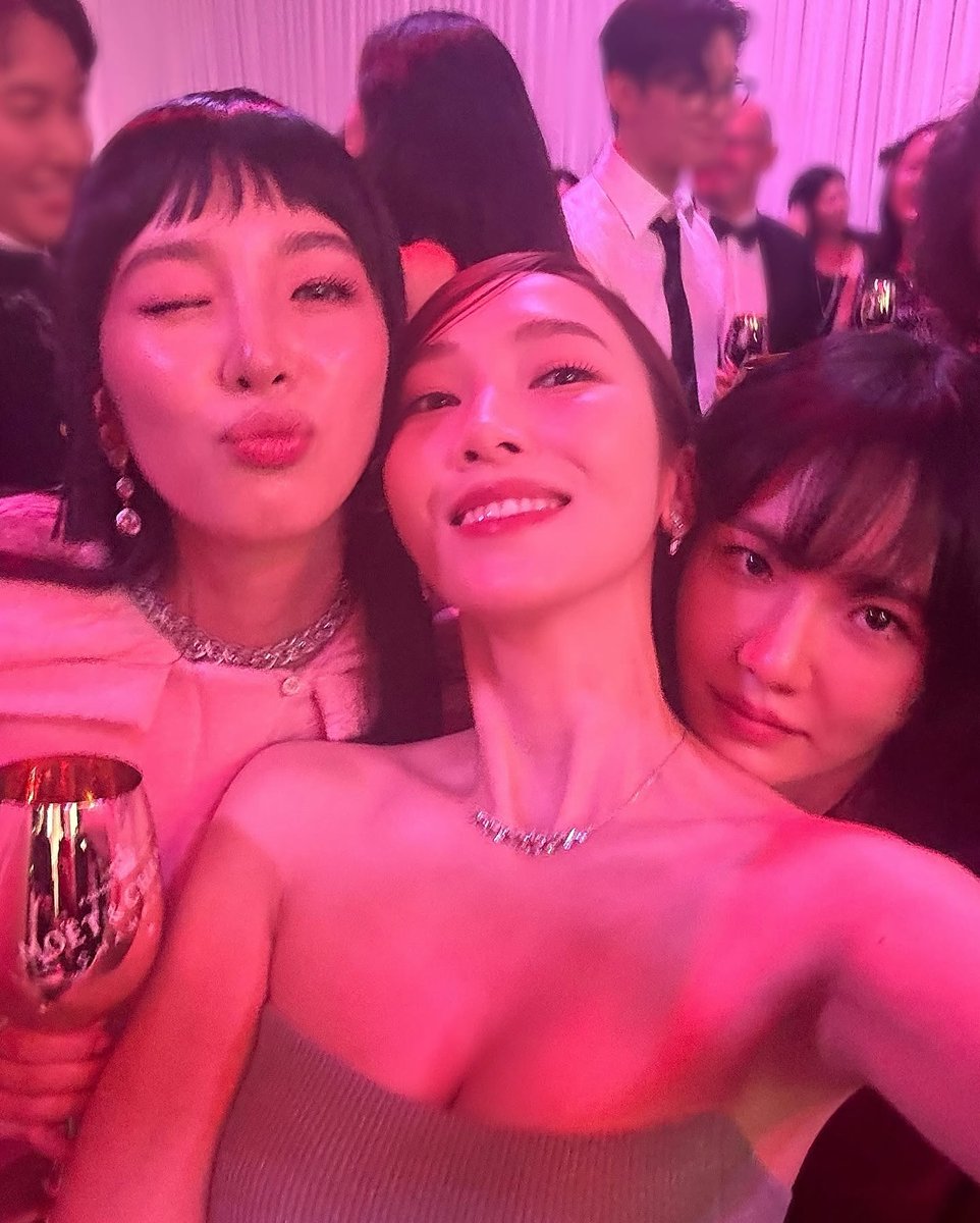 feliceunwoo's tweet photo. Jessica Jung and Cha Eunwoo attended Model Kim Irene's wedding 👰🏻💖 did Park Gyuyoung attend too? considering Irene and Gyuyoung are in the same agency
#차은우 #CHAEUNWOO #KimIrene #Saram #Fantagio https://t.co/ArixgkvEoU