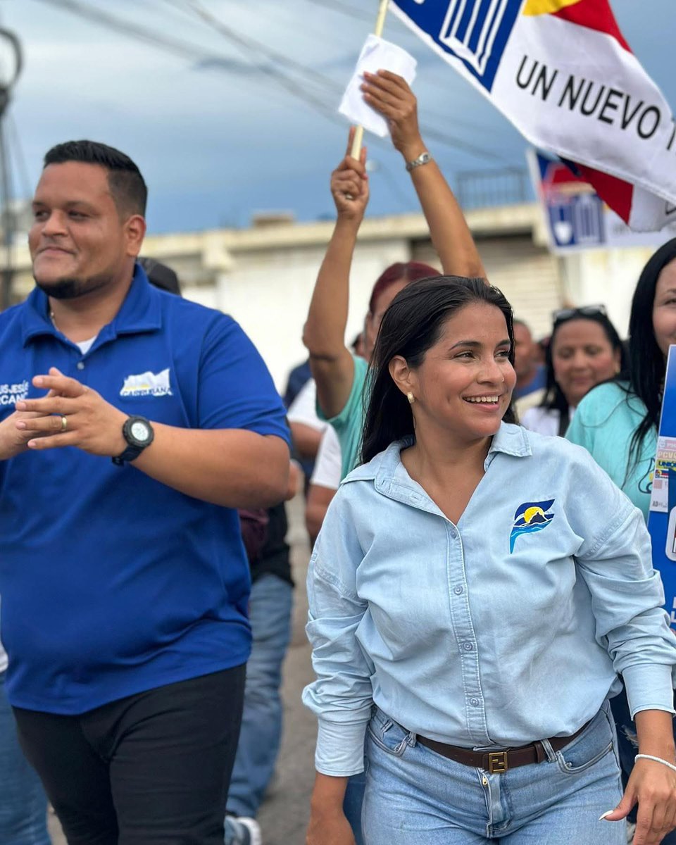 AngelLopeez's tweet photo. Los que se oponen / Los sirvientes de Maduro https://t.co/gIhQzoRiGY