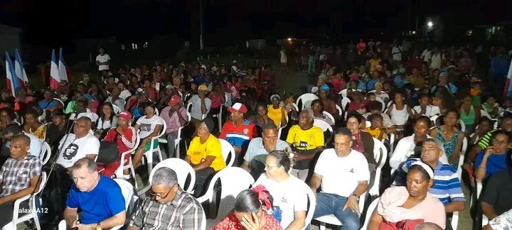 yoeaberob1's tweet photo. Contamos con un pueblo inmenso y así lo ratificamos en la gran concurrencia de la población en el diálogo abierto que efectuamos  en la comunidad de Sempré en El Salvador, donde abordamos diversos temas de interés popular. 
 #Guantánamo. 
#MiMoncadaGuantananero
#JuntosPodemosMás https://t.co/WCGa8popZz