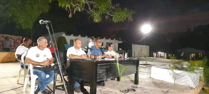 yoeaberob1's tweet photo. Contamos con un pueblo inmenso y así lo ratificamos en la gran concurrencia de la población en el diálogo abierto que efectuamos  en la comunidad de Sempré en El Salvador, donde abordamos diversos temas de interés popular. 
 #Guantánamo. 
#MiMoncadaGuantananero
#JuntosPodemosMás https://t.co/WCGa8popZz
