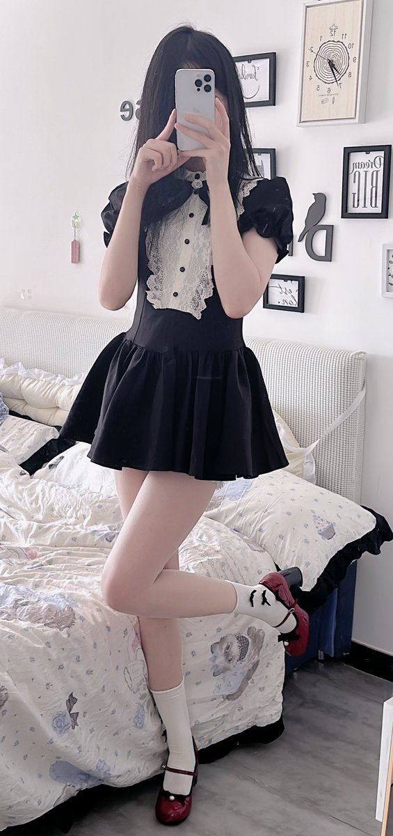 喜欢第一套可是出门只敢穿第二张的风格，这怎么克服•᷄ࡇ•᷅