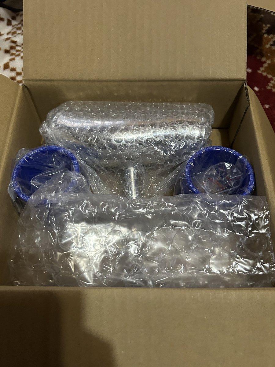 実はちょっとしたものを仕入れまして...
取り付けを考えているけどバッテリーを抜かなアカンとか...(超絶初心者)

専門家に手伝ってもらおうか...w
#GRヤリス