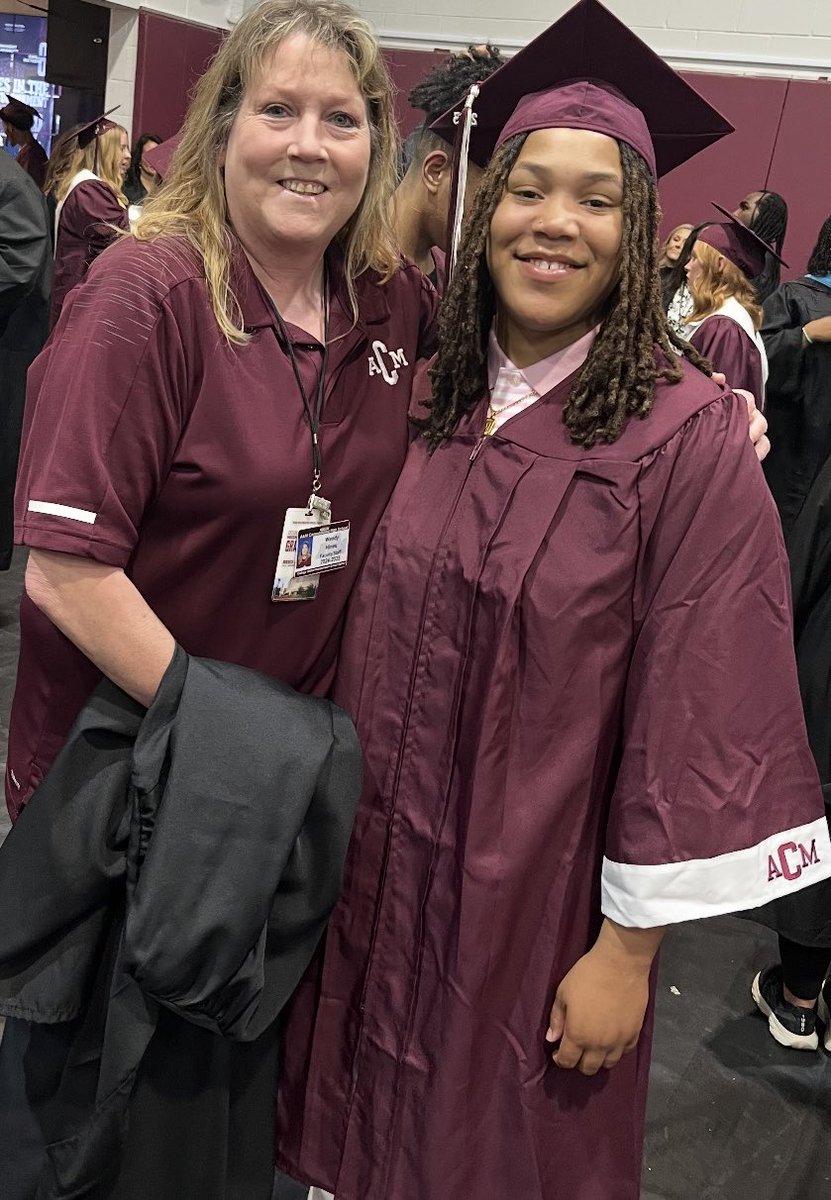 acmladytigerbb's tweet image. Can't leave my girl LuLu out! I didn't have this pic til she sent it to me! Congrats &
You go do great things too! Love my girl! @ConsolHS @CSISDAthletics @AMCHSTigerClub #LadyTigerAlways