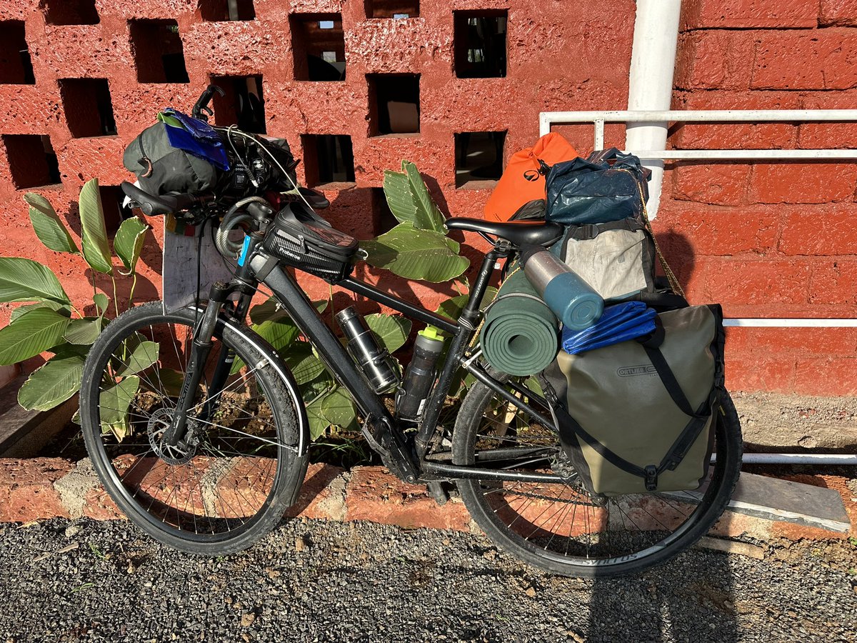 MohitNiranjan12's tweet photo. 17th May — On my way from Pune to Satara, I stopped to meet restaurant owners and staff.
Alongside warm conversations, I shared insights about soil degradation and why healthy soil matters to every plate we serve. 🌱🍽️
#SoilHealth #CycleForSoil #SustainableFuture https://t.co/8frDUZkZTE