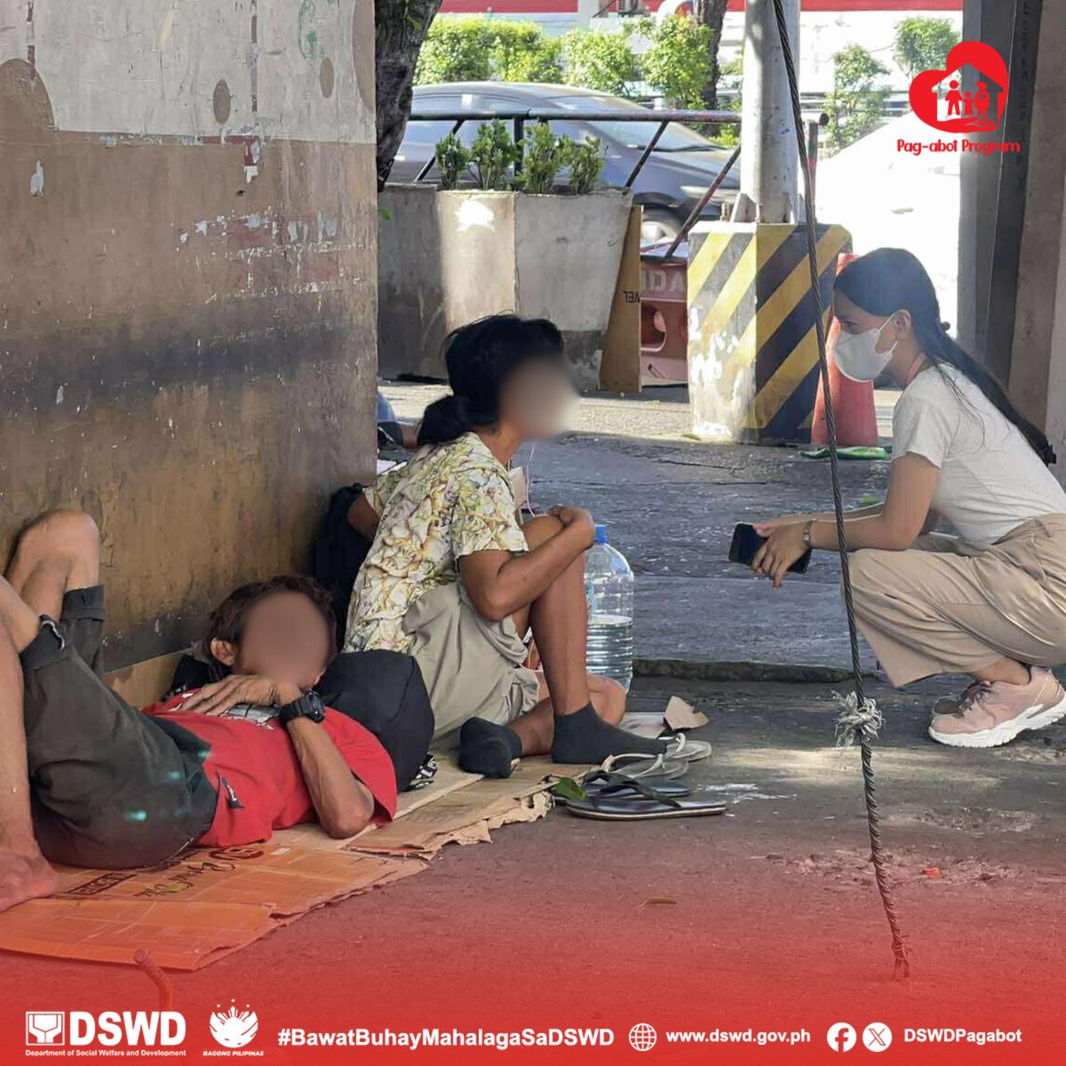 DSWDPagAbot's tweet image. 📷TINGNAN: Hindi matatawarang dedikasyon at pagpupursigi ang laging ipinapamalas ng Pag-abot Program sa kanilang adhikaing mailayo sa kapahamakan at makumbinsi ang mga bata, indibidwal at pamilyang naninirahan sa lansangan.

Ang mga mahihikayat na benepisyaryo ay dadalhin sa…