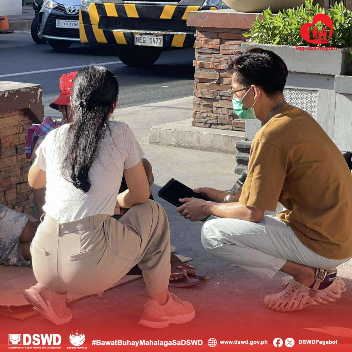 DSWDPagAbot's tweet image. 📷TINGNAN: Hindi matatawarang dedikasyon at pagpupursigi ang laging ipinapamalas ng Pag-abot Program sa kanilang adhikaing mailayo sa kapahamakan at makumbinsi ang mga bata, indibidwal at pamilyang naninirahan sa lansangan.

Ang mga mahihikayat na benepisyaryo ay dadalhin sa…