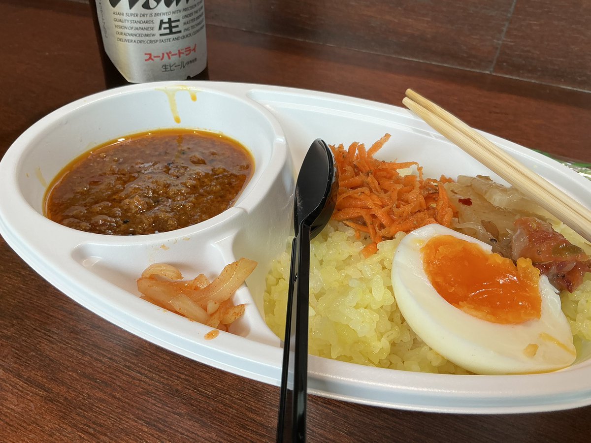 uzumaki_makio's tweet photo. お疲れ様です🍻
#カレーなう🍛
#greenbrown https://t.co/OiXCp5XiNN