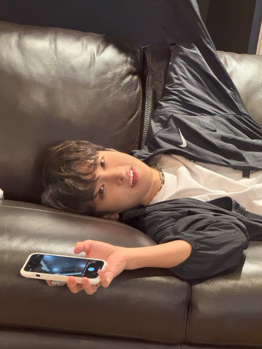 junminsfav's tweet image. IM GONNA JUMP