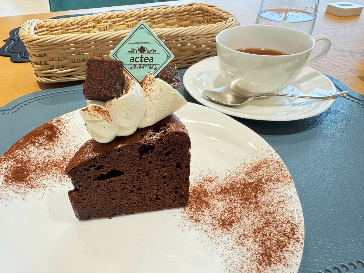 msk0906's tweet photo. 先週に引き続きacteaにて🍽️
ヒミコランチのボロネーゼ
月毎にランチメニュー変わるので
どうしても食べたかった☺️
ツルツルもちもちのパスタ最高
デザートはクラシックショコラ🍰
久しぶりでしたがやっぱり好き😊
たっぷり堪能しました😋
#actea
#ミツオカグランドストア https://t.co/w4fqNojXiP