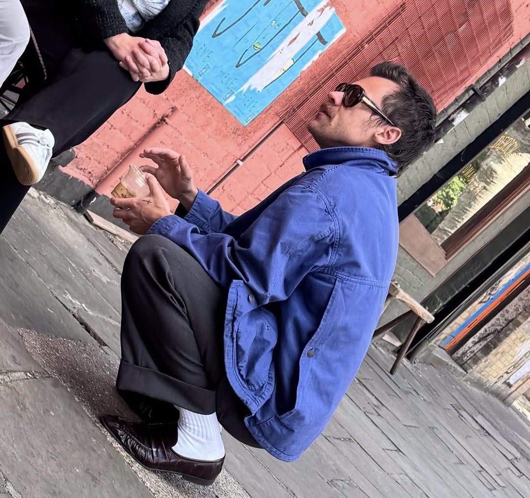 the way he’s crouching down to talk to them??? pls he’s so angel darling 😭💞😭💞😭💞😭💞😭💞😭💞😭