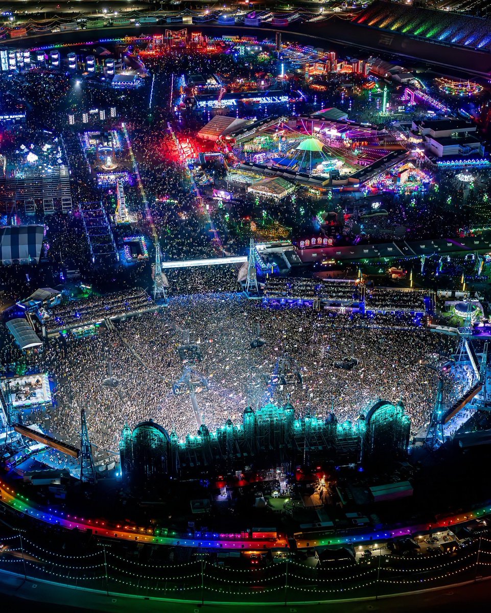 Our 14th EDC provided some new challenges courtesy of Mother Nature, but the @maverickhelicopters crew crushed it! Thank you to everyone who flew with us and the amazing team at Insomniac! #edc #EDCLV2025