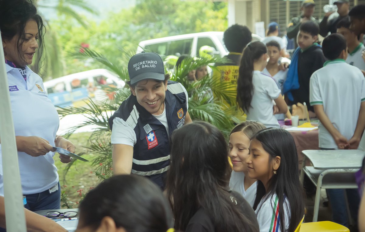 SaludCali's tweet photo. 📢En-torno a tu salud sexual y reproductiva, llevó su oferta al corregimiento de Montebello.⚕️

En articulación con la mesa Distrital de Servicios Amigables y las dependencias de la @AlcaldiaDeCali, llevamos varios servicios a la comunidad estudiantil y sus familias. 🚸 https://t.co/1GuxM5SCvP