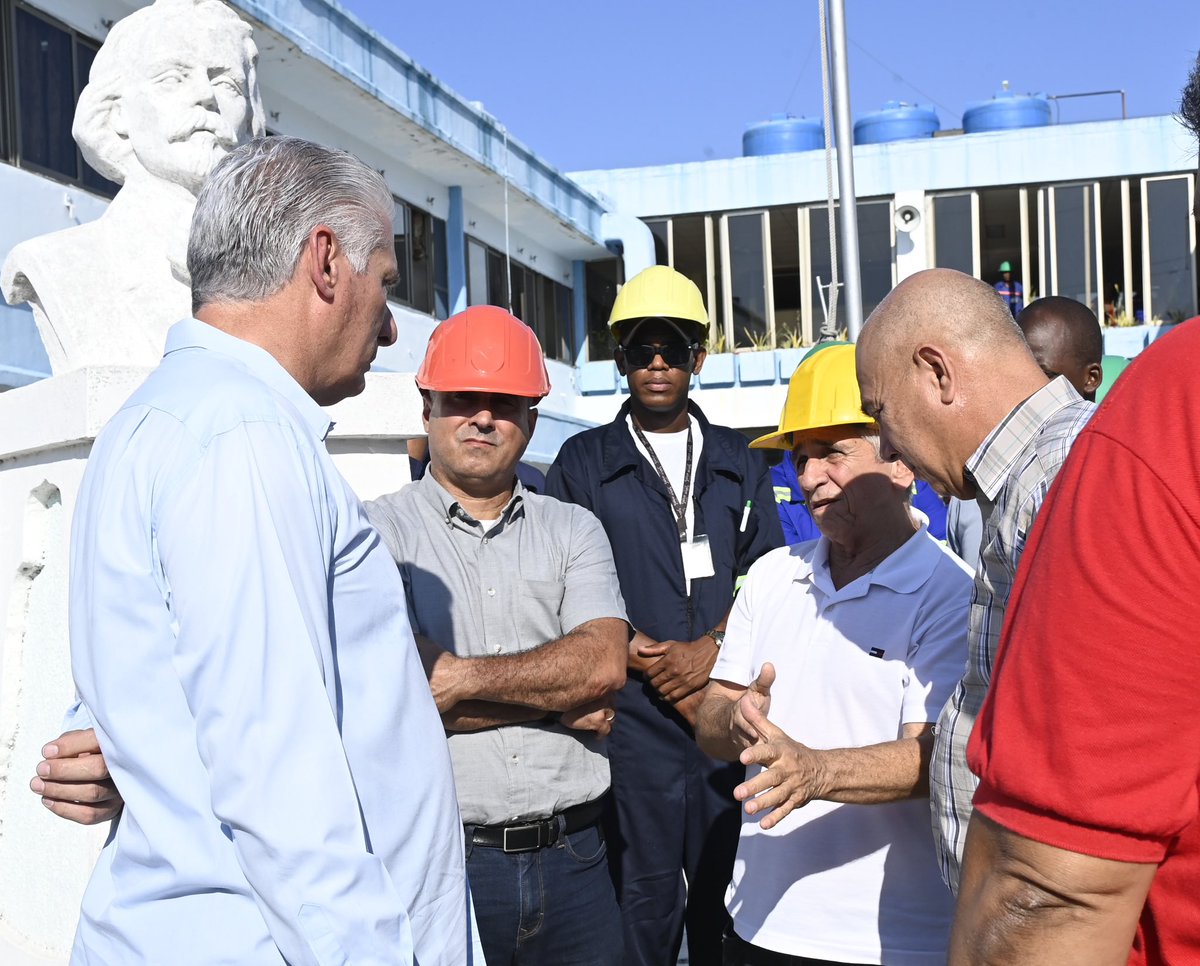 DiazCanelB's tweet photo. Visitamos la CTE Carlos Manuel de Céspedes de Cienfuegos, que en estos momentos da mantenimiento a su Unidad 4. Confiamos en la capacidad de su colectivo, que ha enfrentado adversidades y las ha superado. Es heroico lo que están haciendo los trabajadores del sector eléctrico. https://t.co/0vG85gLfEV