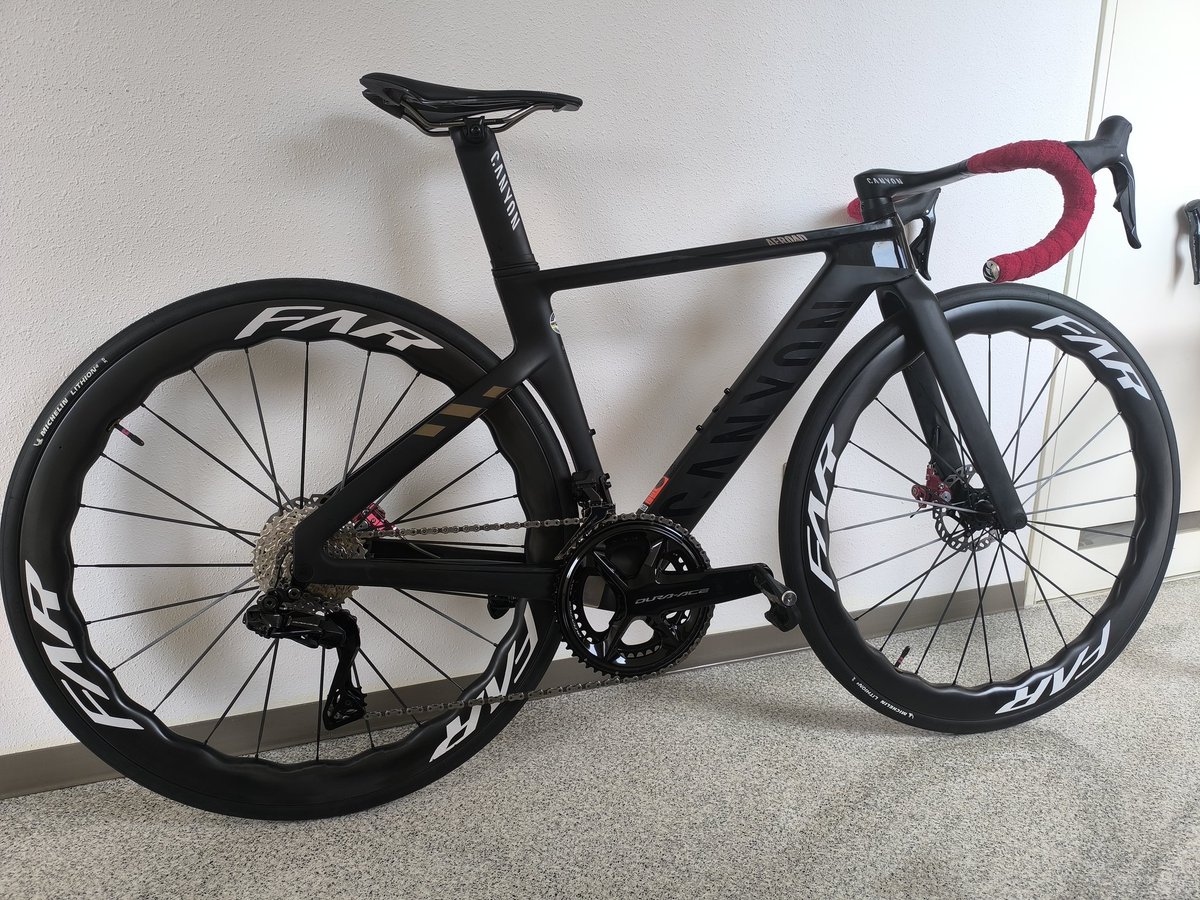 zumtora's tweet photo. CANYON CFR GEN3が完成！
手元にあったリム用のコンポを再利用して紐引きで組みました。
戦闘力が高いモデルですが、いかんせんエンジンが物凄くショボいので猫に小判です^^; https://t.co/prVLJIPZwX
