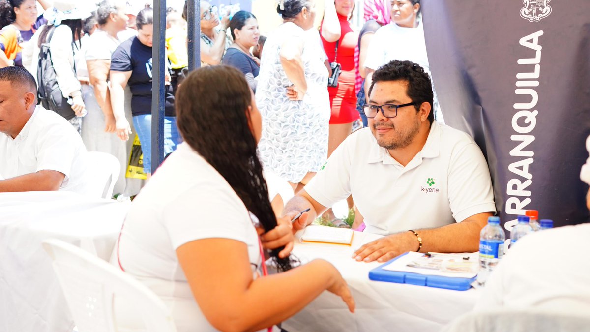 📍Estuvimos en la Feria Vamos Pa’l Barrio del Plan Alcalde, atendiendo a la comunidad de Los Ángeles sobre sus requerimientos en cuanto al alumbrado público del sector.
