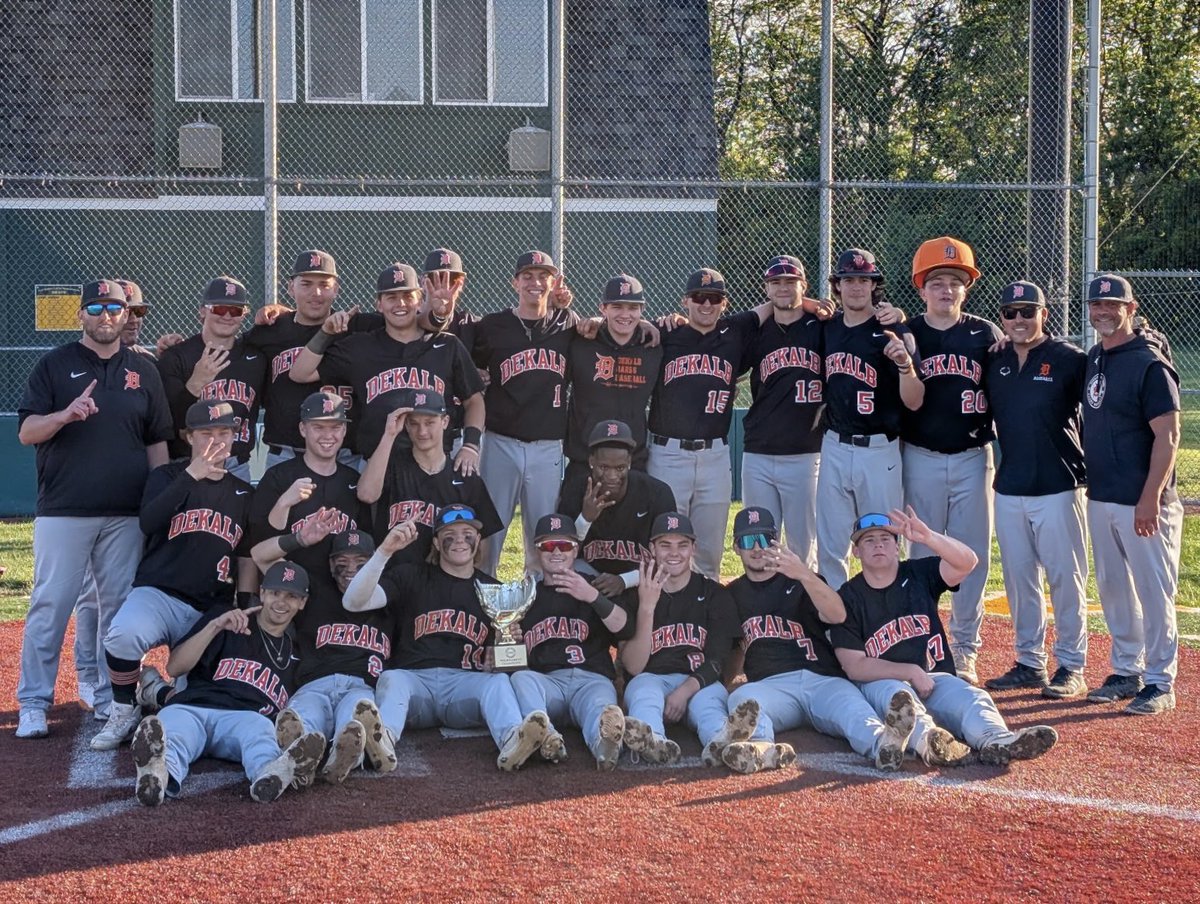 Final from Aurora
DVC TOURNAMENT CHAMPIONS! 🏆

Barbs 3
Warriors 1

Latimer RBI
Nelson 1-3, (100th Career Hit)
Kees 1-3, R
Nunez 1-3, RBI, R
Kriese (Win) 7 IP, 5 H, 0 ER, 5 K