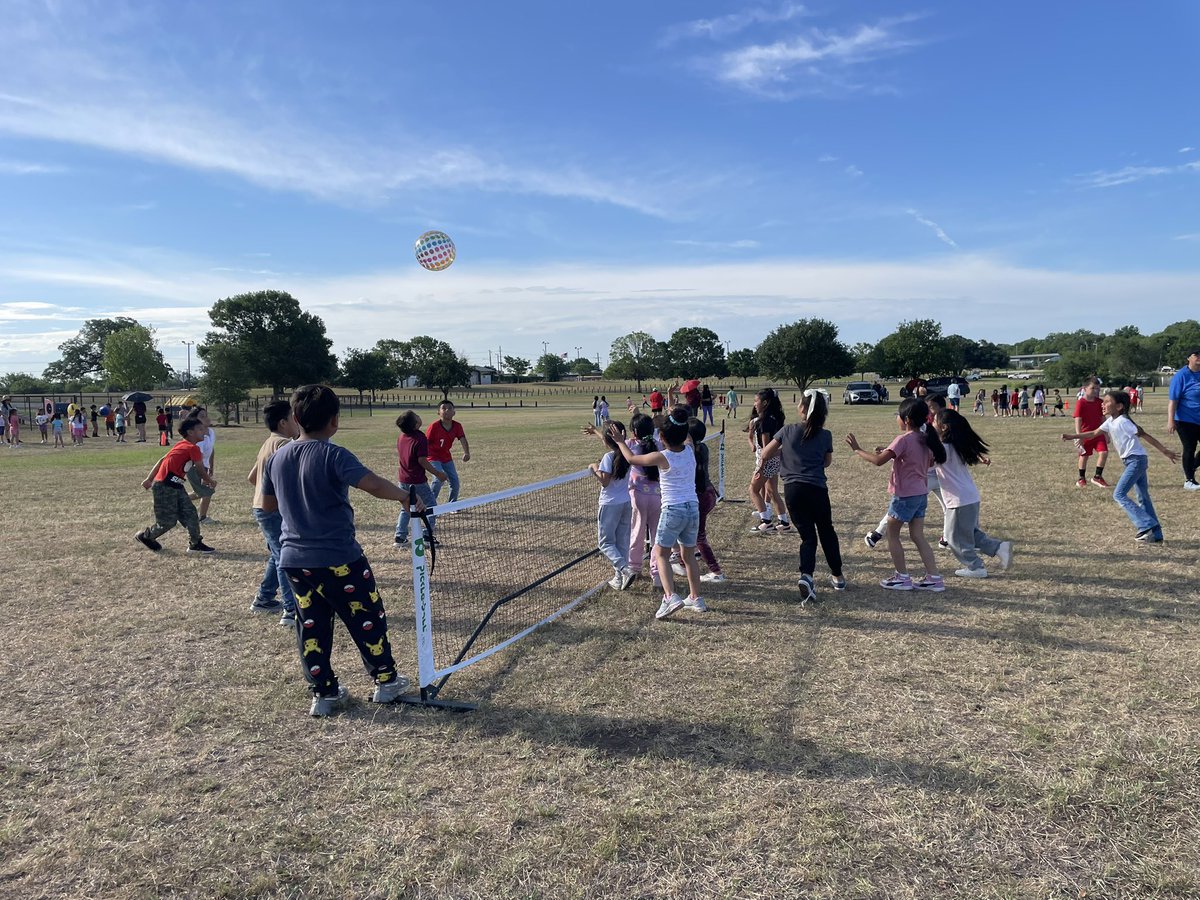 Hoy fue un dia de campo super divertido 😎 <a href="/plumcreekelem/">Plum Creek Elem.</a> <a href="/MFilipPCE/">Marissa Filip</a> <a href="/GalvanMusica/">Jessie Galvan</a>