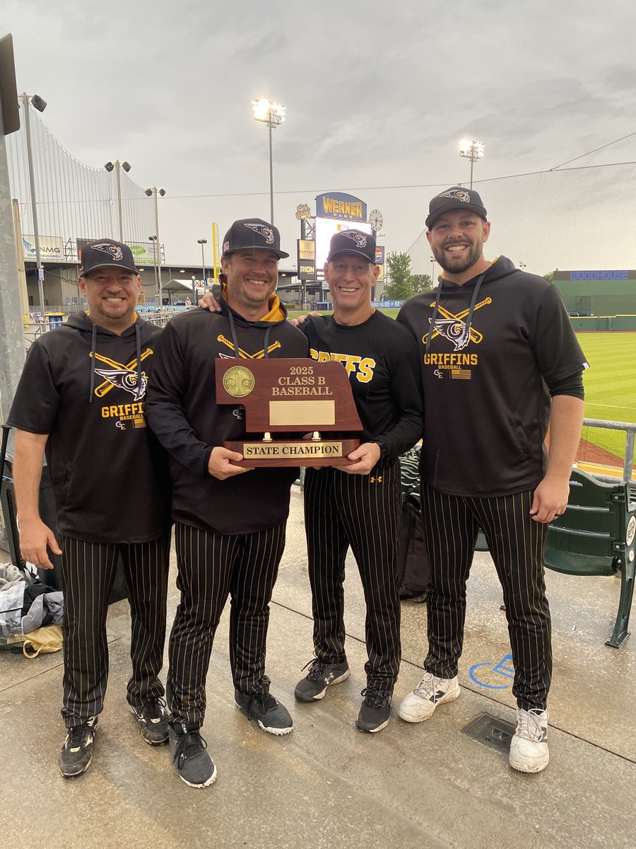 BrandiPaul402's tweet image. These four.
So damn proud.
STATE CHAMPIONS.
