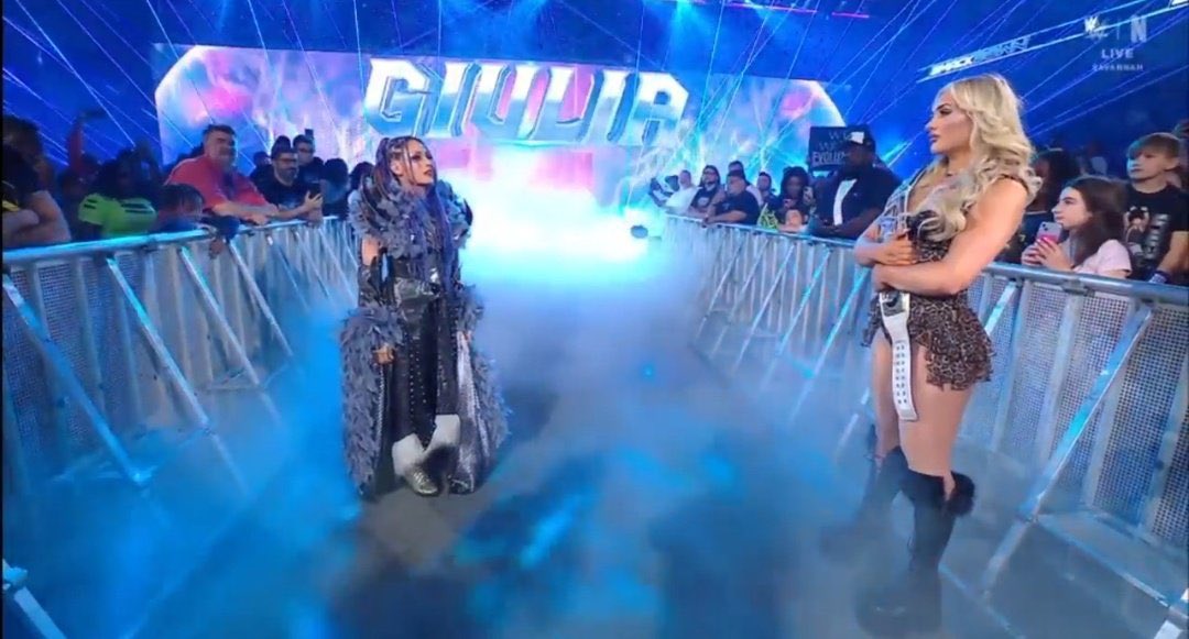 JulianWks's tweet image. Loved everything about that opening segment
Alexa talked her shit. Charlotte talked her shit. And Tiffany talked her shit.
Then you have Giulia interrupting Tiffany to make her entrance
The Smackdown division is red hot Bubba🔥