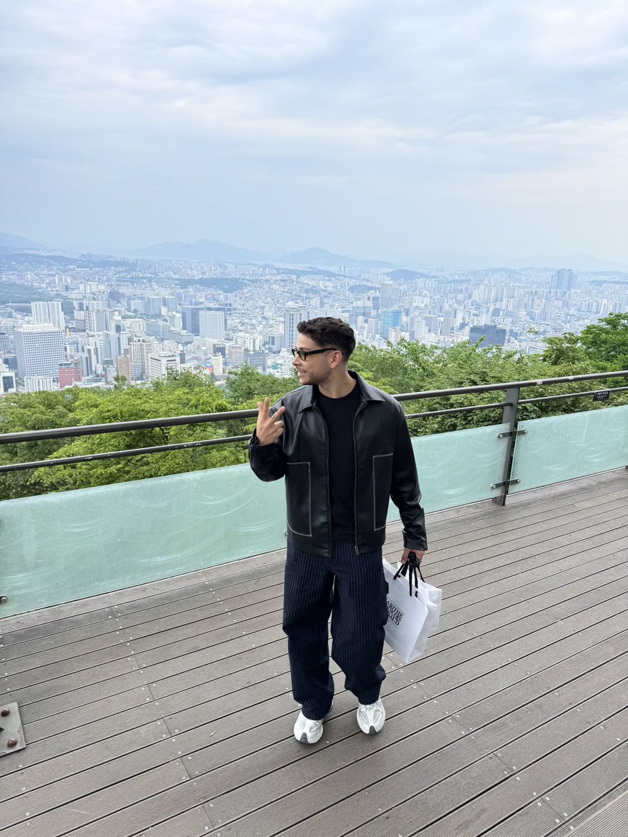 Every time I travel (in Korea rn) 

I come back with a million different business ideas.  

Saw an eyewear brand I never knew existed with hundreds of people standing in line a day…

They don’t have glasses that cool back home.

Go travel somewhere really foreign…

Will work