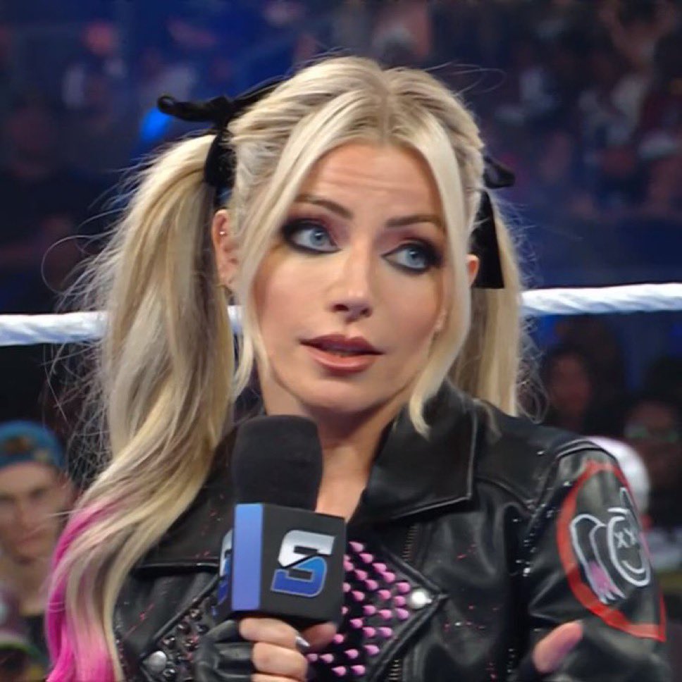 ScorchedBliss's tweet image. Alexa just proved once again why she’s the Goddess and remains untouchable on the mic! 🙂↕️
#SmackDown