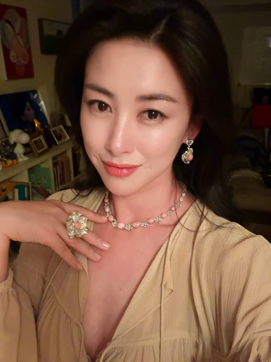 无论这个世界对你怎样，都请你一如既往的努力、勇敢、充满希望。 周末愉快😊