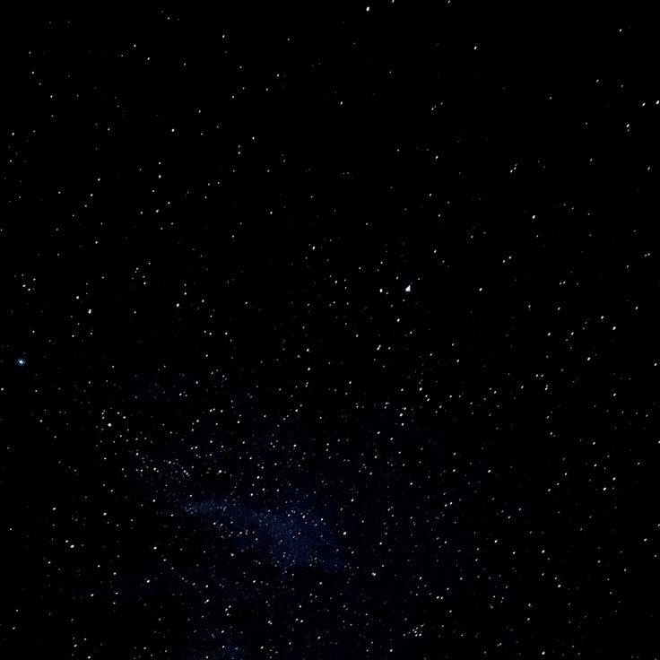 Sonra gökyüzüne baktım Yıldızlar dönen galaksiler renkli gezegenler ay ile birlikte unutulmuş dünyalar vardı Havada zambak ve fesleğen kokusunu alabiliyordum O anda, kutsal bir şey gördüm Beni ayakta tutan şey kaçış değildi en karanlık yerde bile hala yaşayan güzellik ve gizemdi