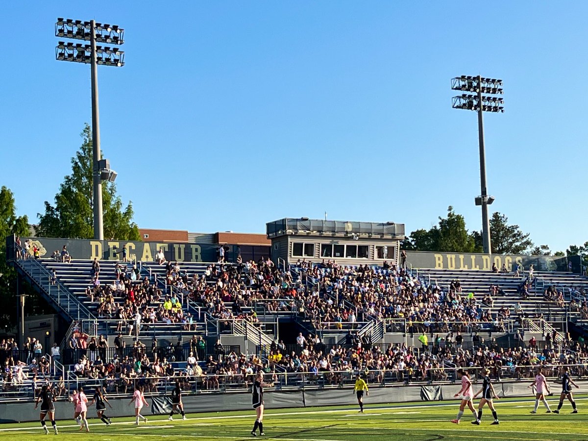 DecaturBulldogs's tweet image. Kicked off summer in style with Decatur FC’s first match of the season! ⚽️🔥

What better way to end the school year than inviting all our friends over for a party, celebrating and cheering on the ladies of Decatur FC? 5 matches this summer—let’s show up strong!