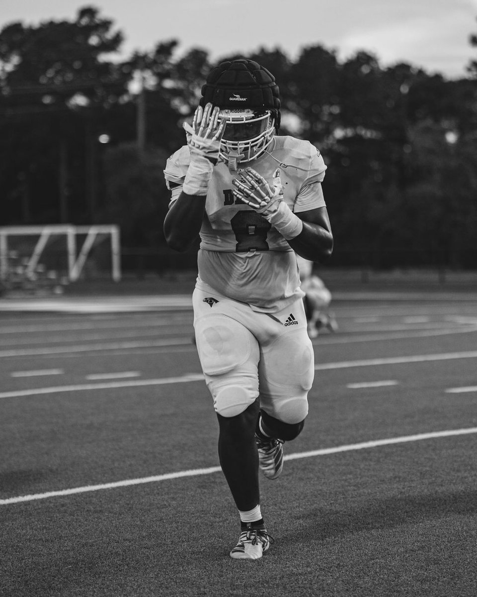 neaux_media's tweet image. Reunited! 🔴⚪️ @davis__football Both teams put on a show! 🍿#springball #familyovereverything #recruit #bodavis