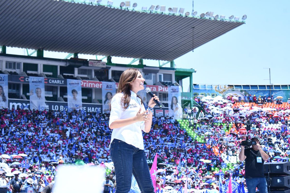 ¡Hoy celebramos en grande! Guanajuato ya tiene Secretaría de las Mujeres 💜 Un paso firme hacia políticas con perspectiva de género.
Mi admiración a <a href="/LibiaDennise/">Libia Dennise</a> crece: ¡las mujeres somos prioridad en su gobierno!
Éxito total a esta nueva etapa. #GuanajuatoConEllas