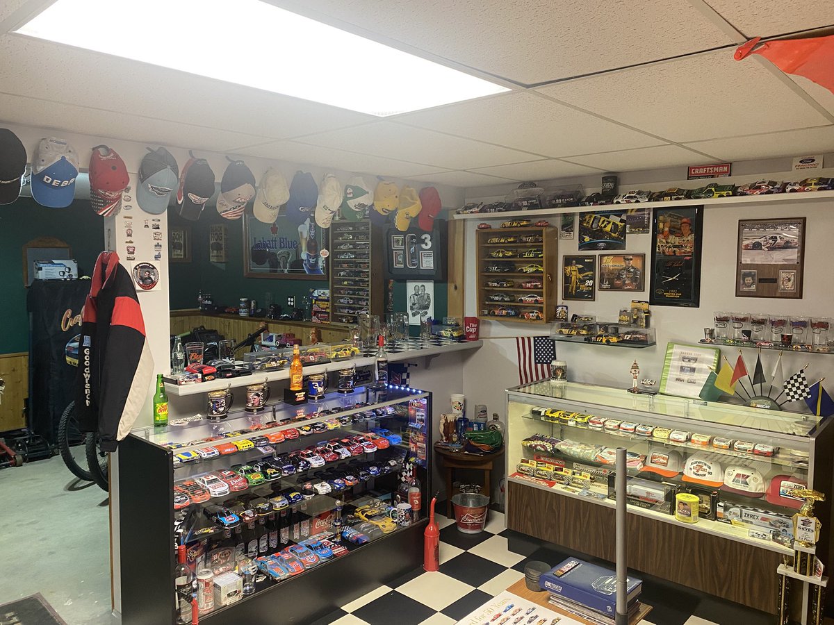 fordtech7's tweet photo. @DirtyMoMedia @DaleJr @Lionel_Racing My man cave! https://t.co/q109lN1skd