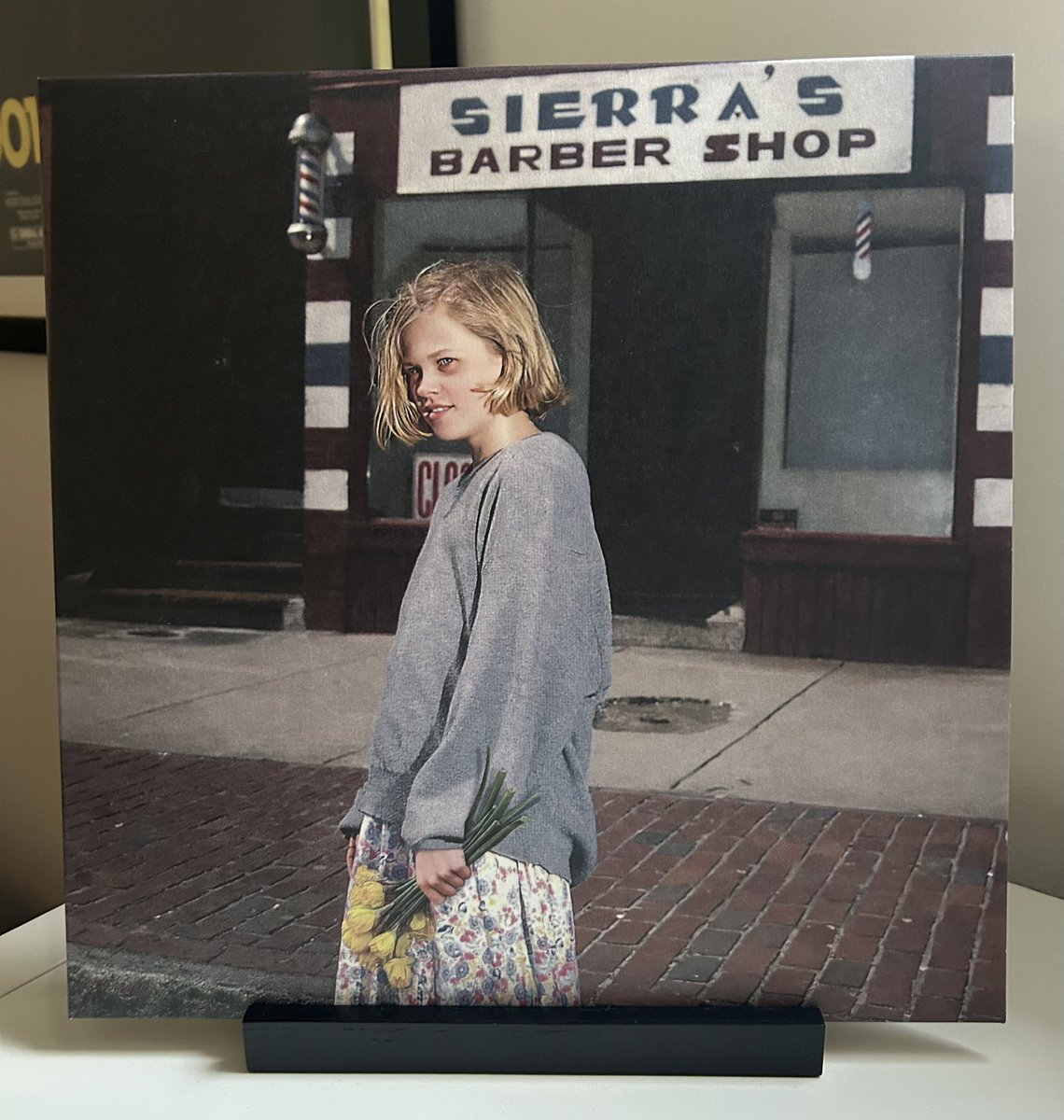 georgiefairplay's tweet photo. Shoegaze royalty: Drop Nineteens “Delaware” (what a great name! 😉) on daffodil yellow vinyl.
#DropNineteens #Delaware #NowSpinning #VinylCommunity #NowPlaying https://t.co/QTdWX1WDpm