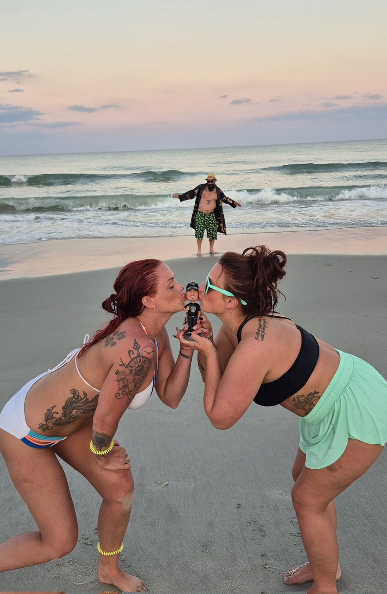 BullpenRob's tweet image. Ol Robblehead getting some Eifel Tower action.
#robbleheadabroad #myrtlebeach