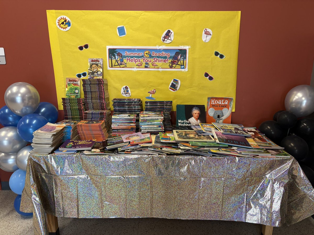 Perez_Cristina2's tweet photo. First wave of book giveaway done! The students went crazy for them! Made me feel very accomplished…these were the same students that said they didn’t like books and reading! #aldineimpact #buildinghomelibraries https://t.co/CpmbP3t6NC