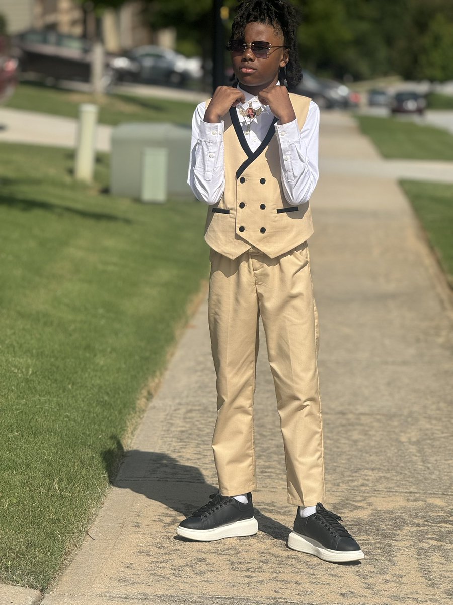 LUVLY_NICOLE's tweet photo. 5th grade graduation &amp; sneaker ball!!! Baby Gunn headed to middle school yall 🥹🥹 https://t.co/YCU56xbATn