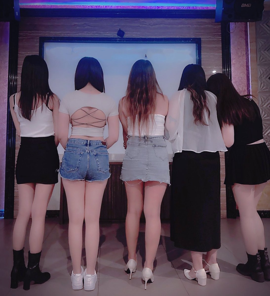 夏天到了☀️
老婆們穿的也是越來越少了呢😈
小插曲是訊息故障完全聯絡不上大家😭
好險大家都還是順利到場了🥹🥹🥹
真幸運可以認識那麼多優質的夫妻情侶
期待我們下一局再相見❤️