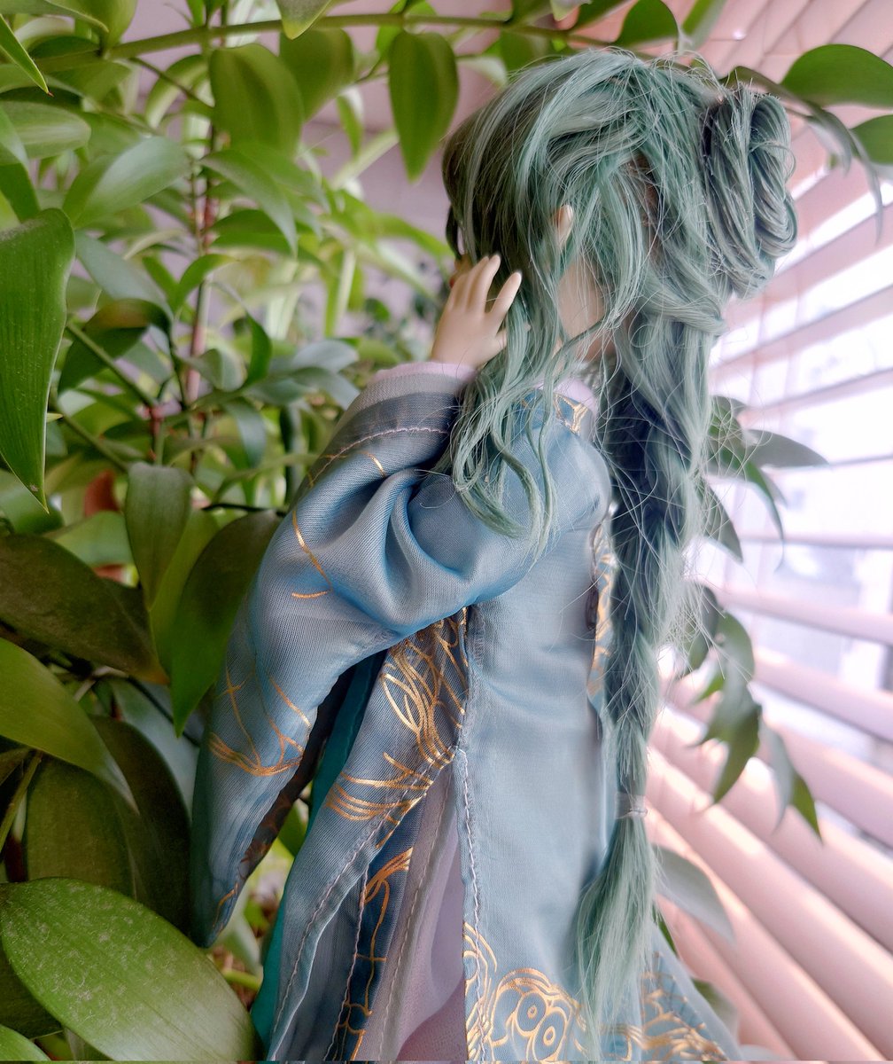 eisheilige19's tweet photo. 愛息子に推しのコスプレもどき、進捗。衣装ざっと着せただけです💦漢服ゲット。眼鏡は小さいので作る予定。そして愛娘のすやとの身長差諸々見ていてふと、すやにもコスプレもどきをさせたくなってます。もちろん、あの子のコスもどき🥥紫のウィッグ探します…✨️
#dollzone #ayodoll #littlerain https://t.co/Qan5Sy9GFD