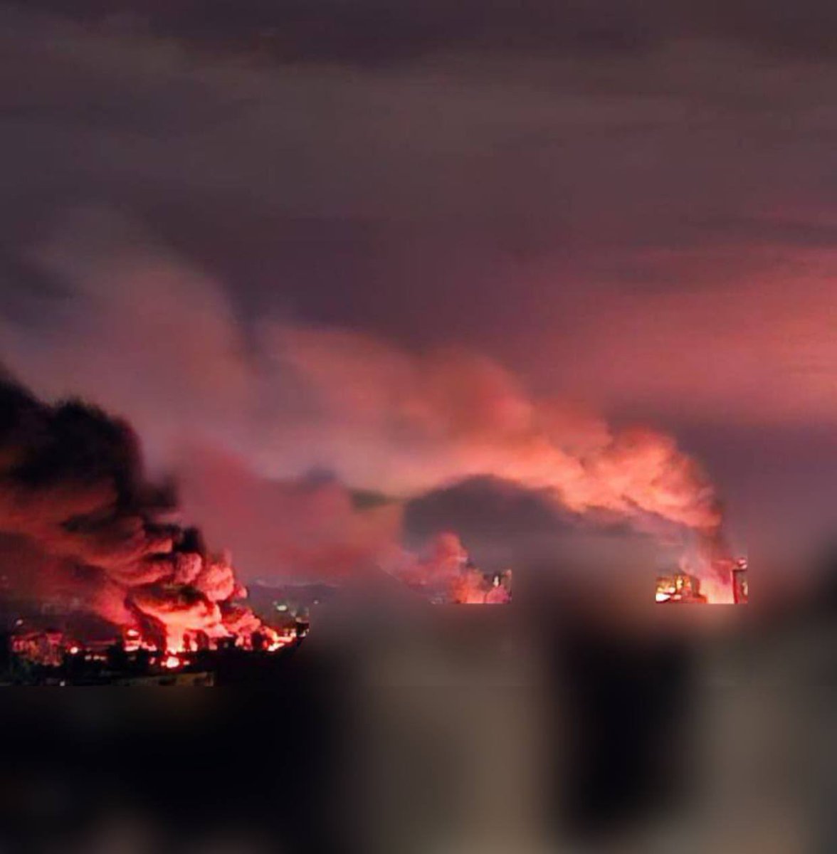 TPSpindel's tweet image. Kyiv has been under attack for hours. Shaheds. Ballistics. Fire everywhere. russia is trying to burn the city and break through air defense.
If you’re still calling for Ukraine to compromise, go look at this photo. That’s what compromise with russia looks like.