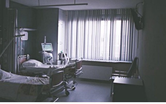 MSP CONFIRMA FALLECIMIENTO DE NIÑO EN BARROS BLANCOS POR MENINGOCOCO
[ actualidad.com.uy ]

El niño asistía regularmente a un centro CAIF en la zona, el cual suspendió sus actividades. Se les administrará antibióticos a quienes compartieron espacios cerrados con el menor.