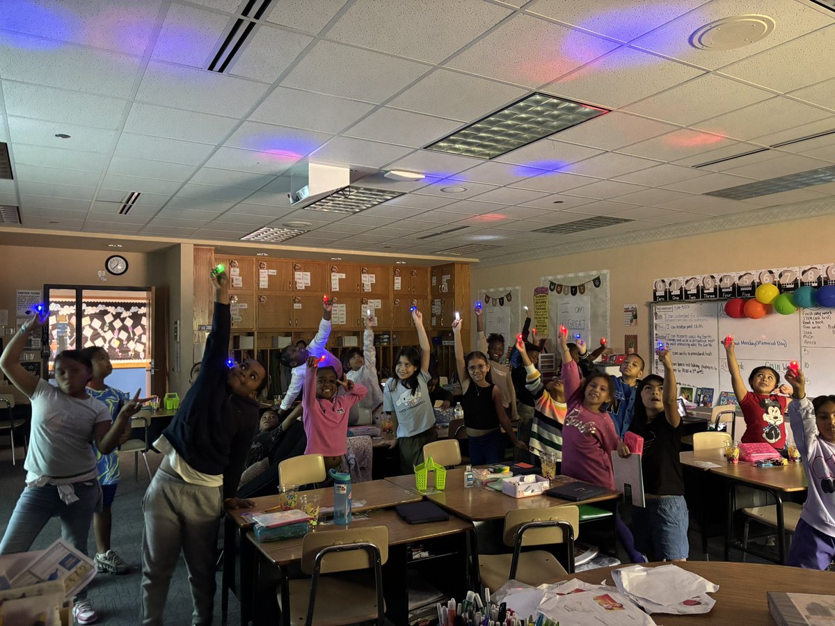 Balloon 8 = Classroom Campout! 🔦❤️ #WeAreWayne #PantherProud