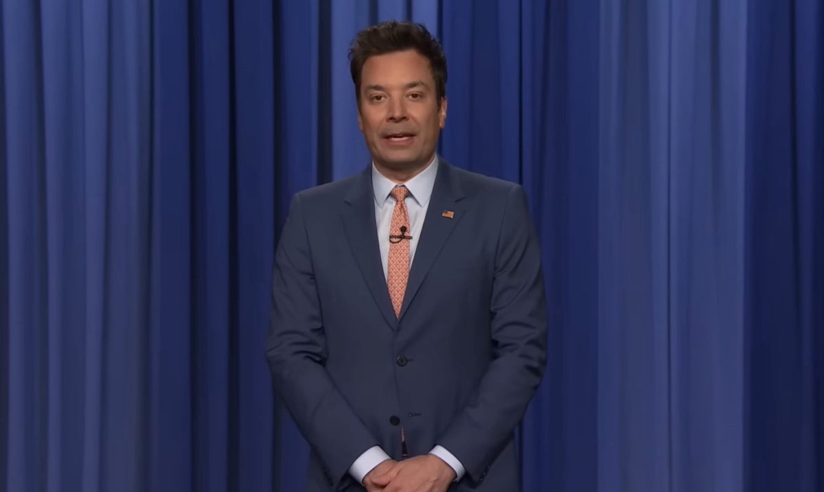 FalpalsChoice's tweet photo. ICYMI: Jimmy’s been changing up his suit color palette lately, including a stunning cobalt blue suit on last night’s show!

Read more about the shift on @_FallonBeauty_ https://t.co/nTM1sMX68P