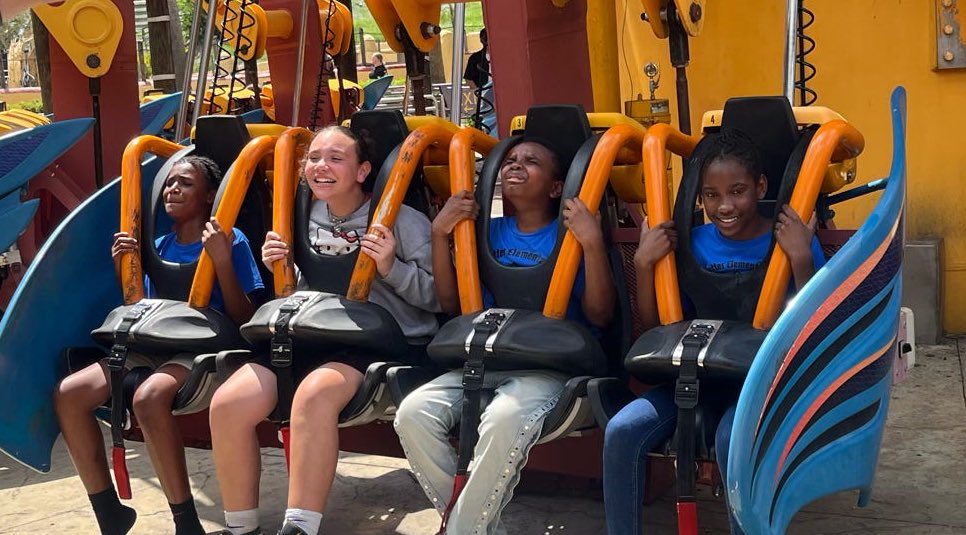 PotterEagles's tweet photo. Oh the places you learn! You can learn in a school. You can learn in a car. On Wed. 3-5 grade learned @BuschGardens! #thanks chaperones for volunteering your time!! #buildinglearners #weloveyou @Community_Sch @TransformHCPS @Jdelaprida7 @HillsboroughSch https://t.co/QS4eHXGcOM