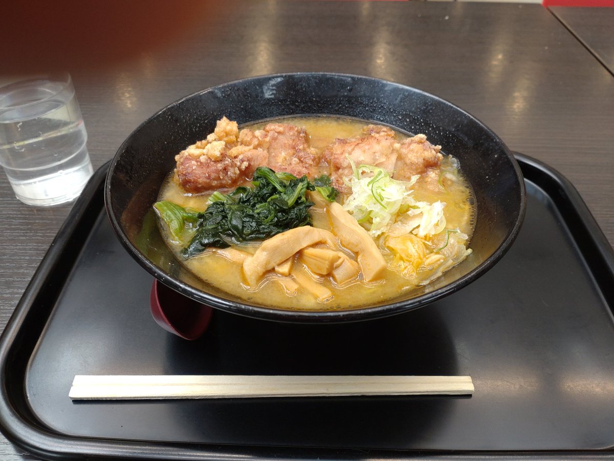 TRASH7419's tweet photo. 途中で食べるつもりで買った菓子パンを自宅に忘れたので諏訪湖SAで朝食。#SSTR2025 https://t.co/m7LXnXsNfn