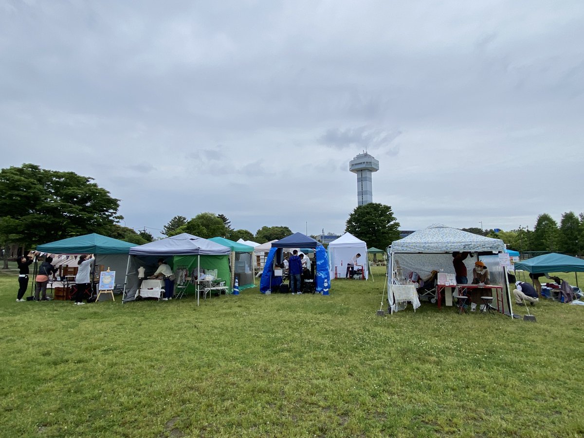 dOMSRRtckmWpAm7's tweet image. 【木曽三川公園センター】
5/24「春のハンドメイド市」開催日✨
現在の公園はくもり☁️
搬入の時間に少し雨が降りましたが、今日は30店舗ほどのブースが出店してくださっています。
ぜひ素敵な手作り作品に会いに来てくださいね😊
#木曽三川公園