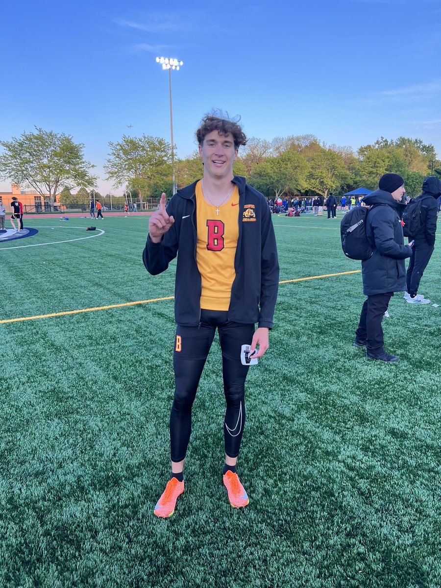 🚨WOODARD QUALIFIES IN THE 400m AND SECTIONAL CHAMP🚨
