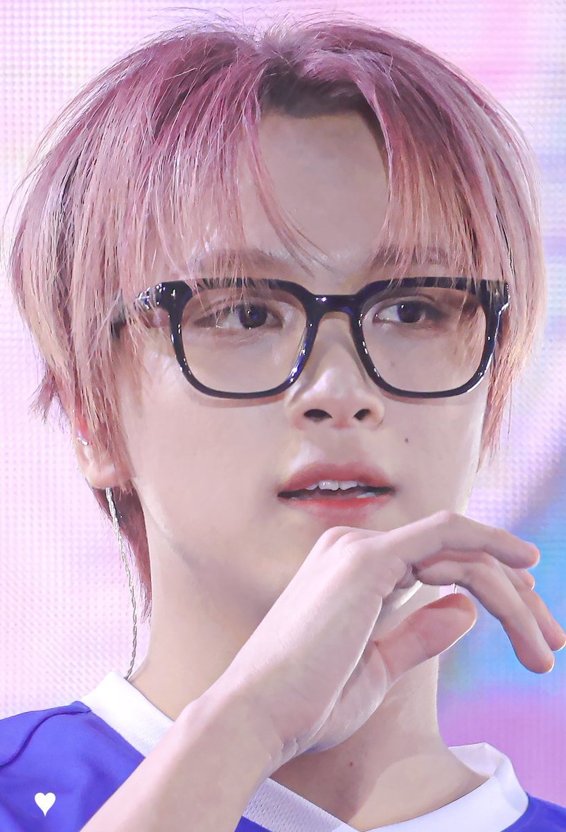 pretty boy pretty face pretty lips 🩷
